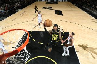 再次展现出 再次展现出