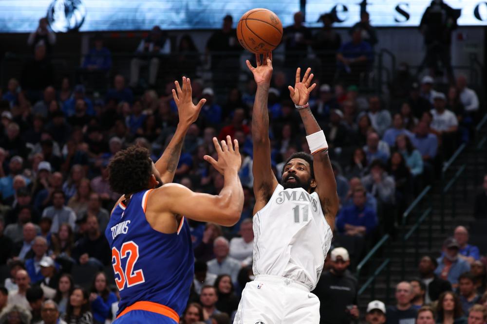 更是其背后 更是其背后